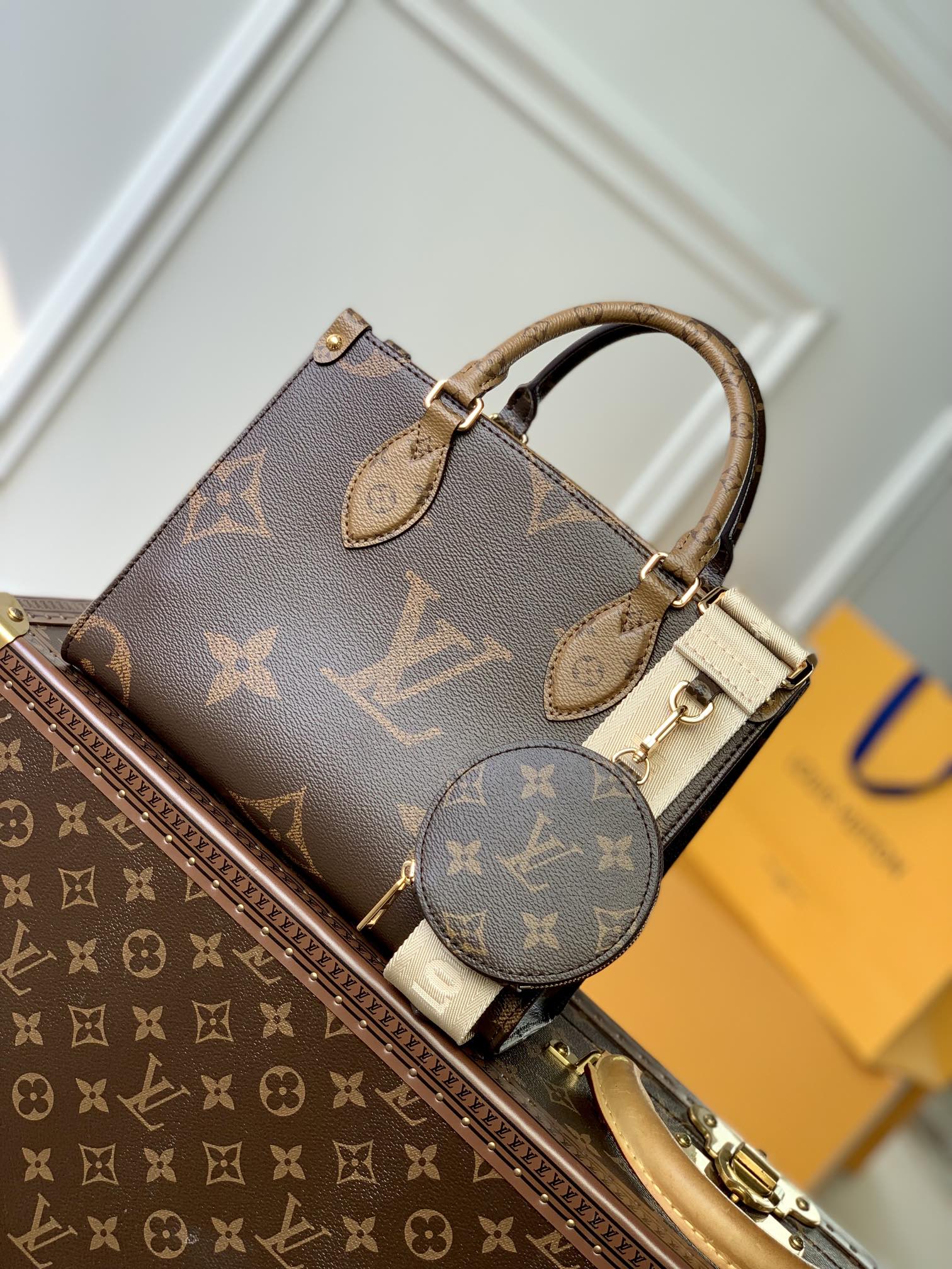 LV OnTheGo M46373 25x19x11.5cm