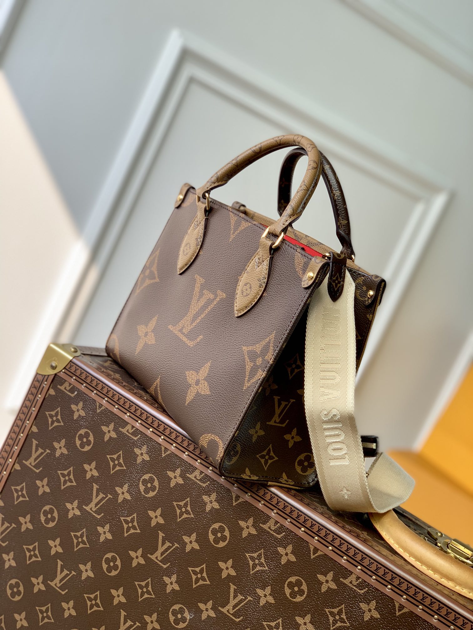 LV OnTheGo M46373 25x19x11.5cm