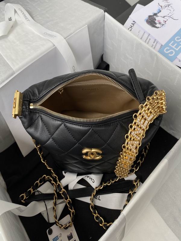 Chanel Bag Gabrielle AS3242 18X21X12CM al