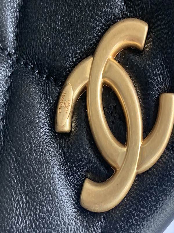 Chanel Bag Gabrielle AS3242 18X21X12cm al