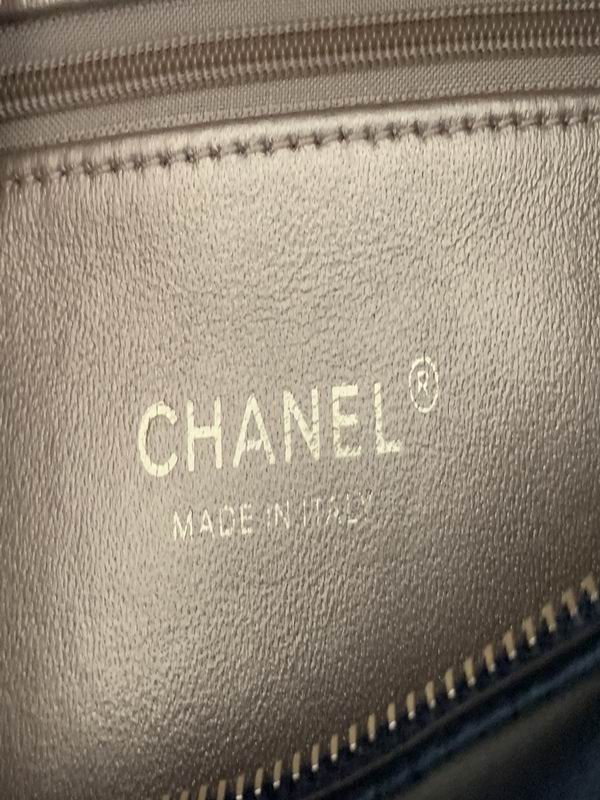 Chanel Bag Gabrielle AS3242 18X21X12cm al