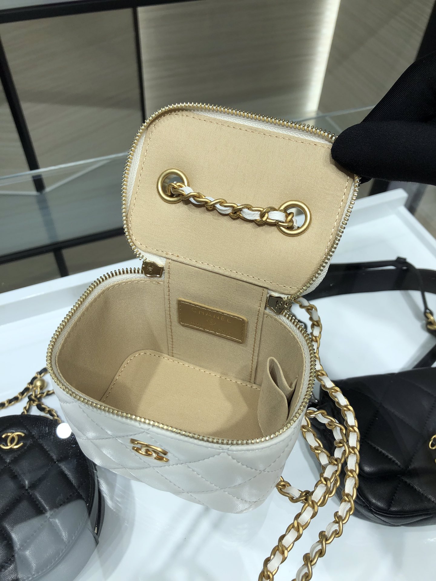 Chanel Bag Beauty s81136 0284303 10.5x8.5x7cm