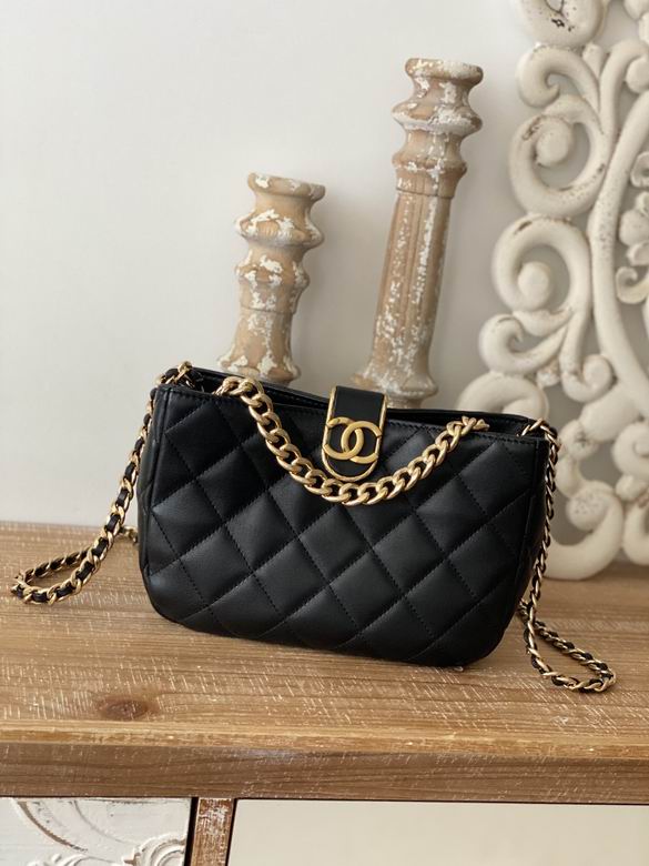 Chanel Bag Gabrielle 880820 17x23x7cm AL