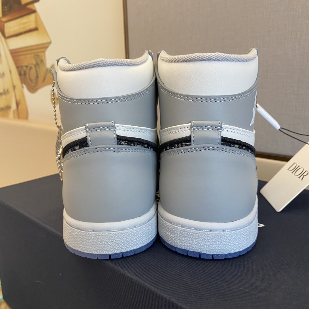 Dior x Air Jordan 1 High Cut Sneakers 