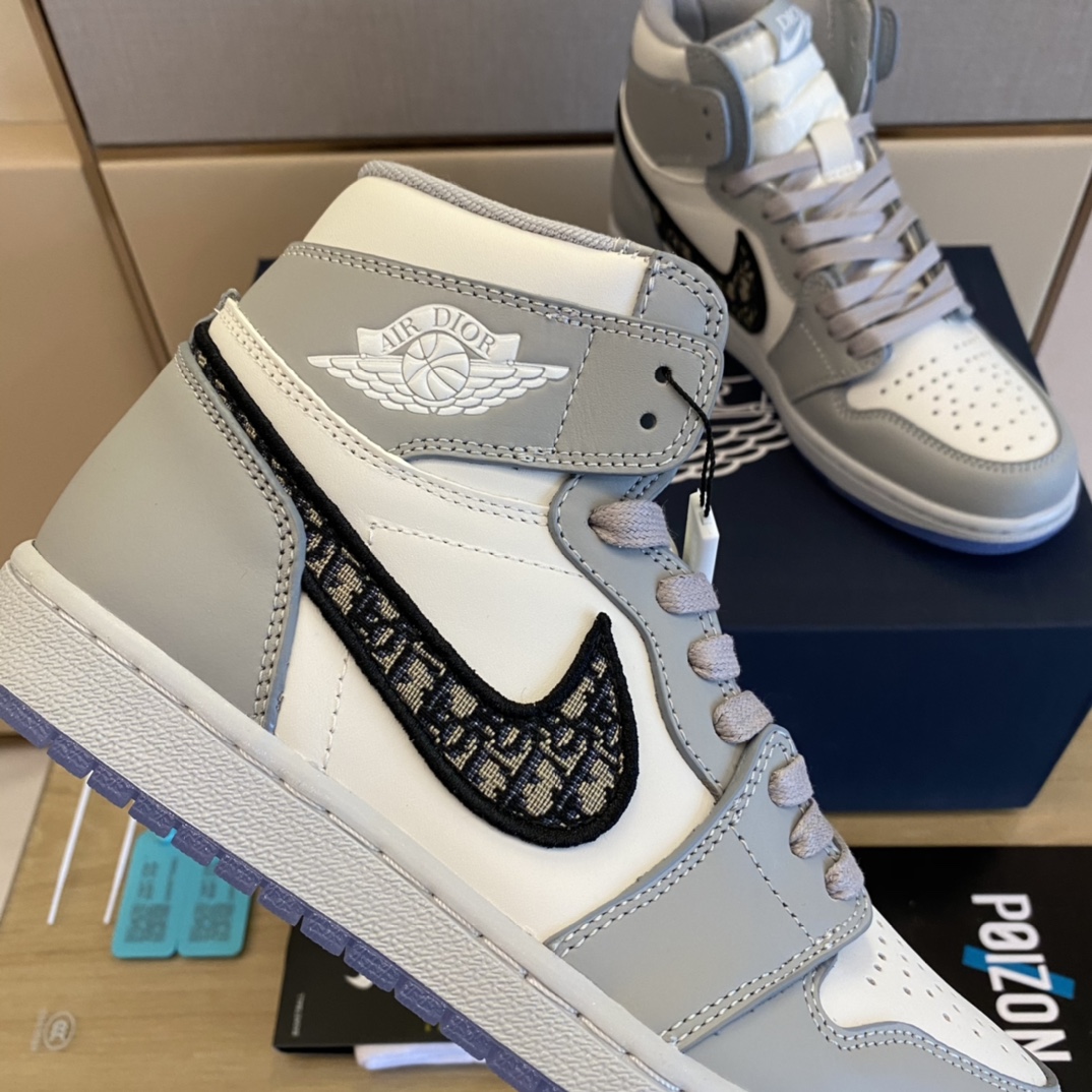 Dior x Air Jordan 1 High Cut Sneakers 