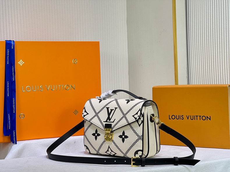 LV BAG Pochette Metis M46018 25X19X7 cm cs