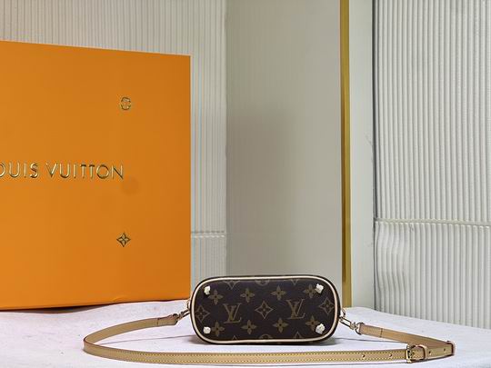 LV BAG Alma M51459 18x14x5cm