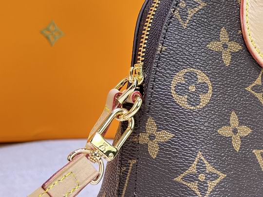 LV BAG Alma M51459 18x14x5cm