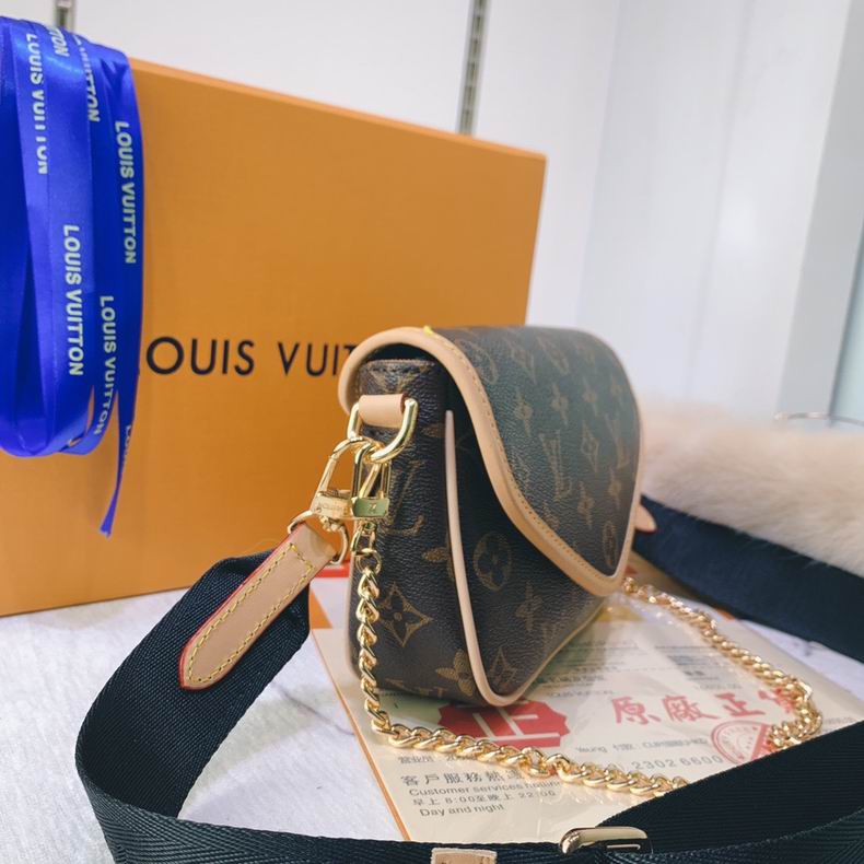 LV BAG Pochette Metis M56161 19x13x5 cm