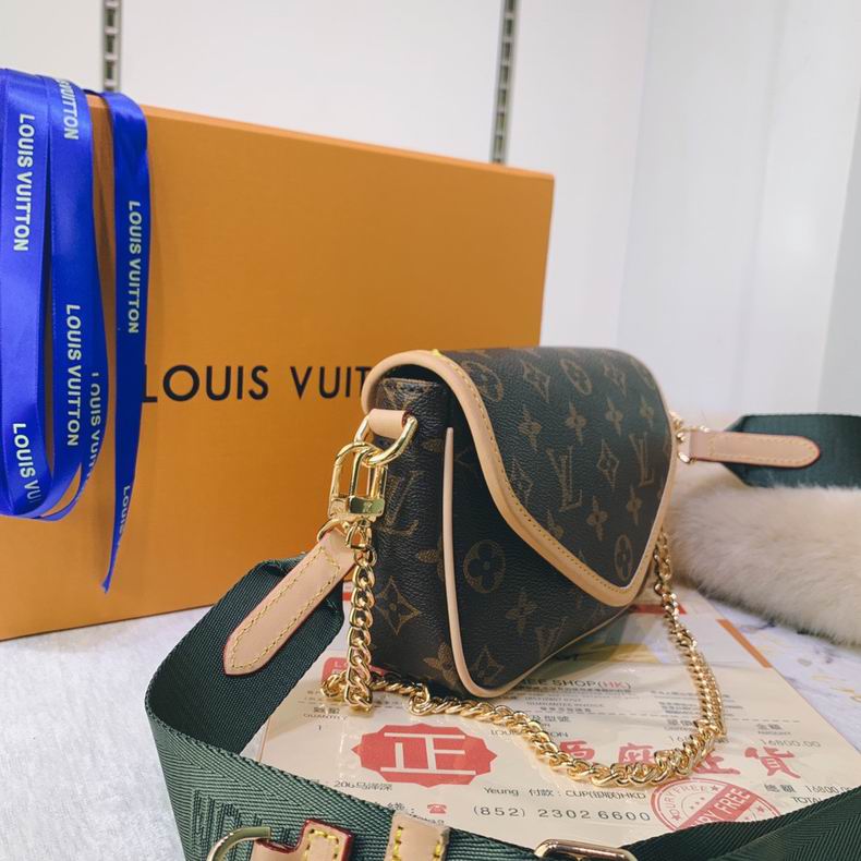 LV BAG Pochette Metis M56161 19x13x5 cm