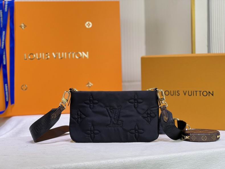 LV BAG Pochette Metis M57889 24X13 cm cs