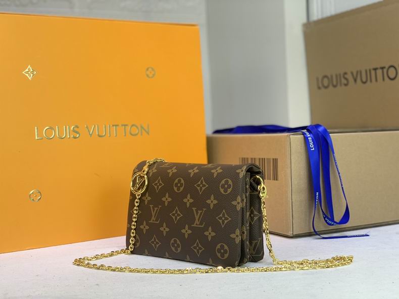 LV BAG Pochette Metis M67695 20x14x8 cm cs