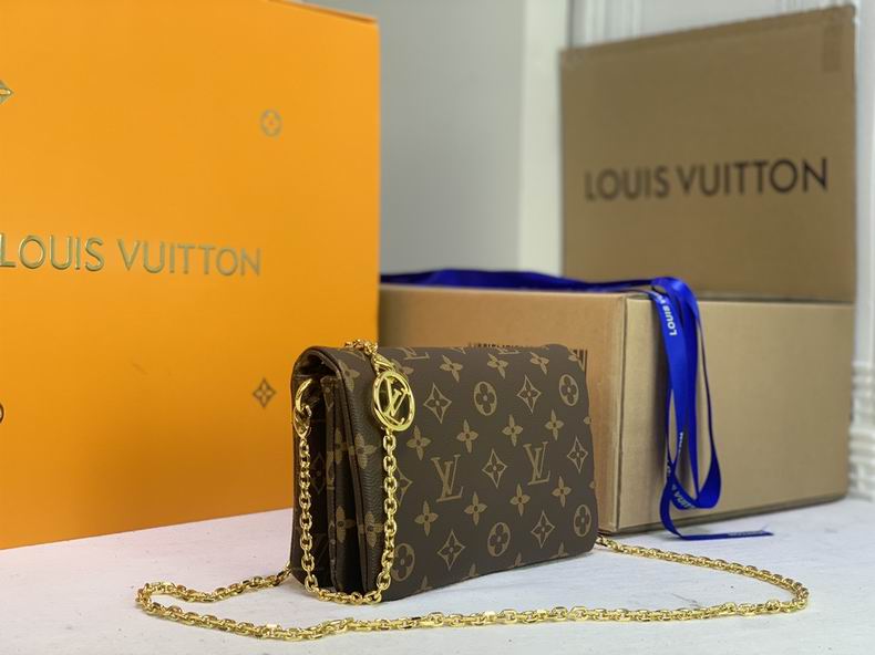 LV BAG Pochette Metis M67695 20x14x8 cm cs