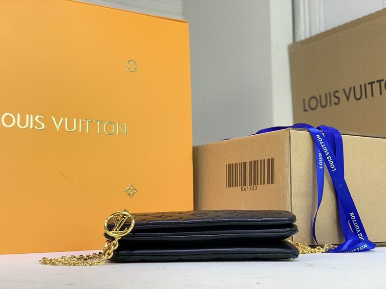 LV BAG Pochette Metis M67695 20x14x8 cm cs