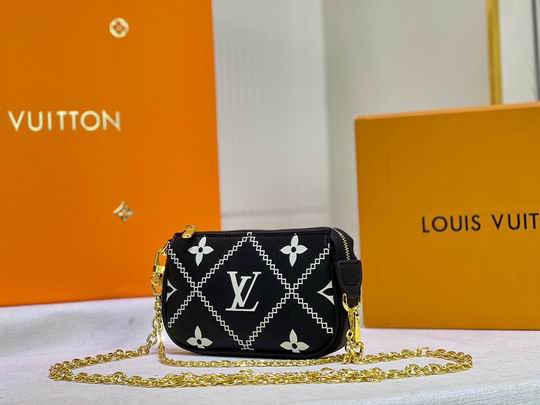 LV BAG Mini Pochette Acc M81140 15.5x10.5x4cm