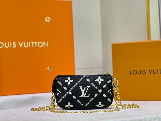 LV BAG Mini Pochette Acc M81140 15.5x10.5x4cm