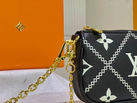 LV BAG Mini Pochette Acc M81140 15.5x10.5x4cm