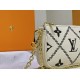 LV BAG Pochette M81140 15.5x10.5x4 cm cs