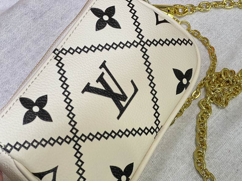 LV BAG Pochette M81140 15.5x10.5x4 cm cs