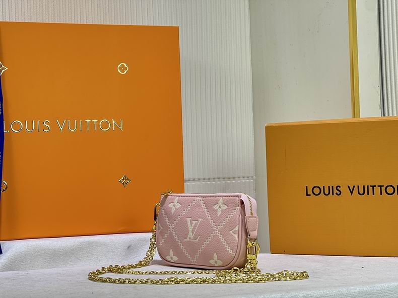 LV BAG Pochette M81140 15.5x10.5x4 cm cs