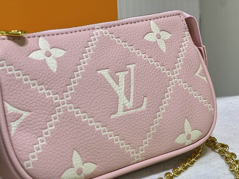 LV BAG Pochette M81140 15.5x10.5x4 cm cs