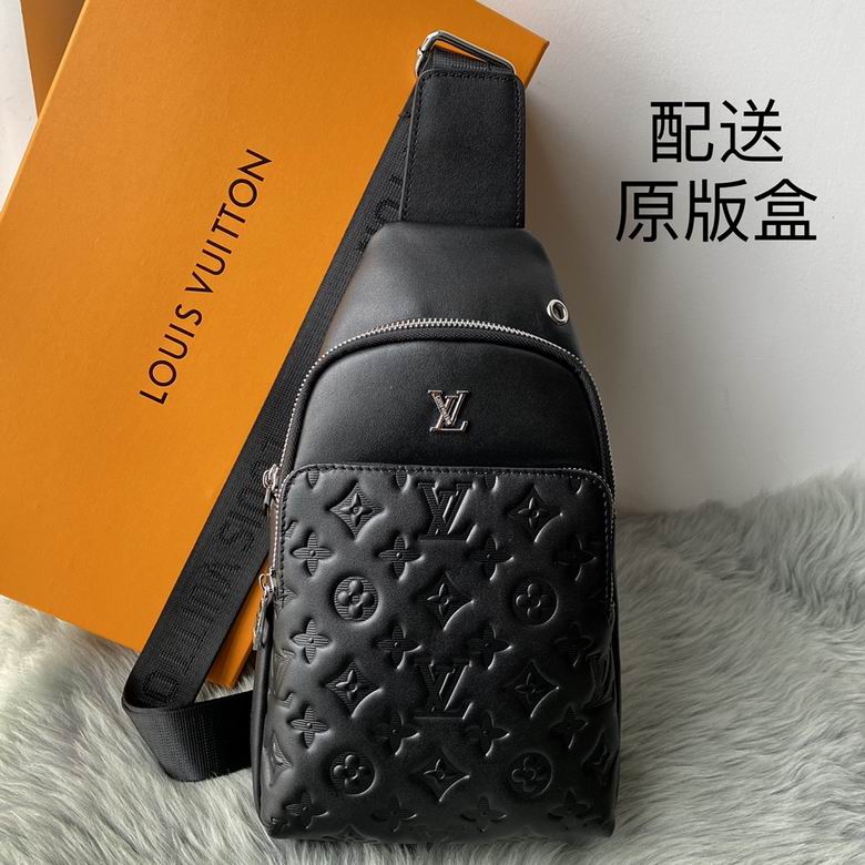 LV Chest pack 003678 30X17X5cm XM