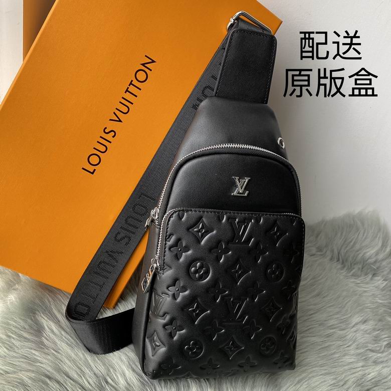 LV Chest pack 003678 30X17X5cm XM