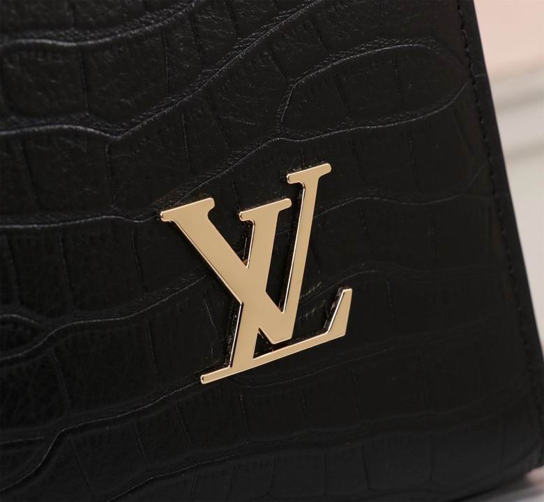 LV briefcase 1008704 39X29X7cm WP