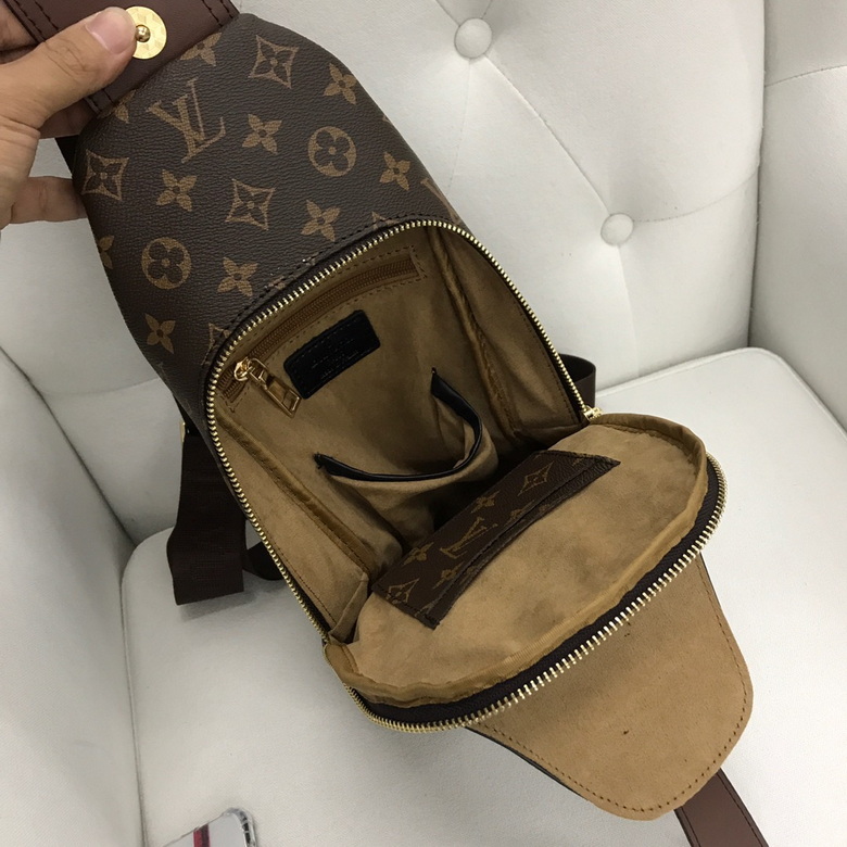 LV Chest pack 733904 28X20X6cm WP