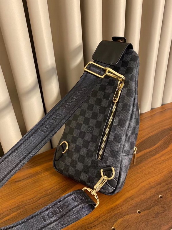 LV Chest pack 875320 33X18X8cm WP