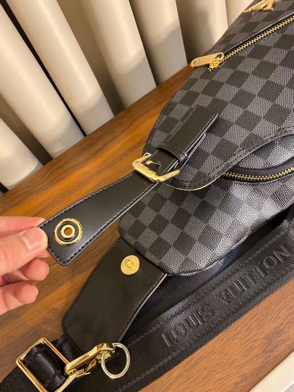 LV Chest pack 875320 33X18X8cm WP