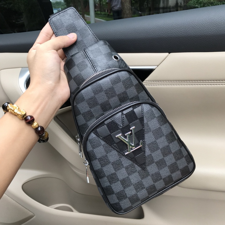 LV Chest pack 885179 29-16-6cm