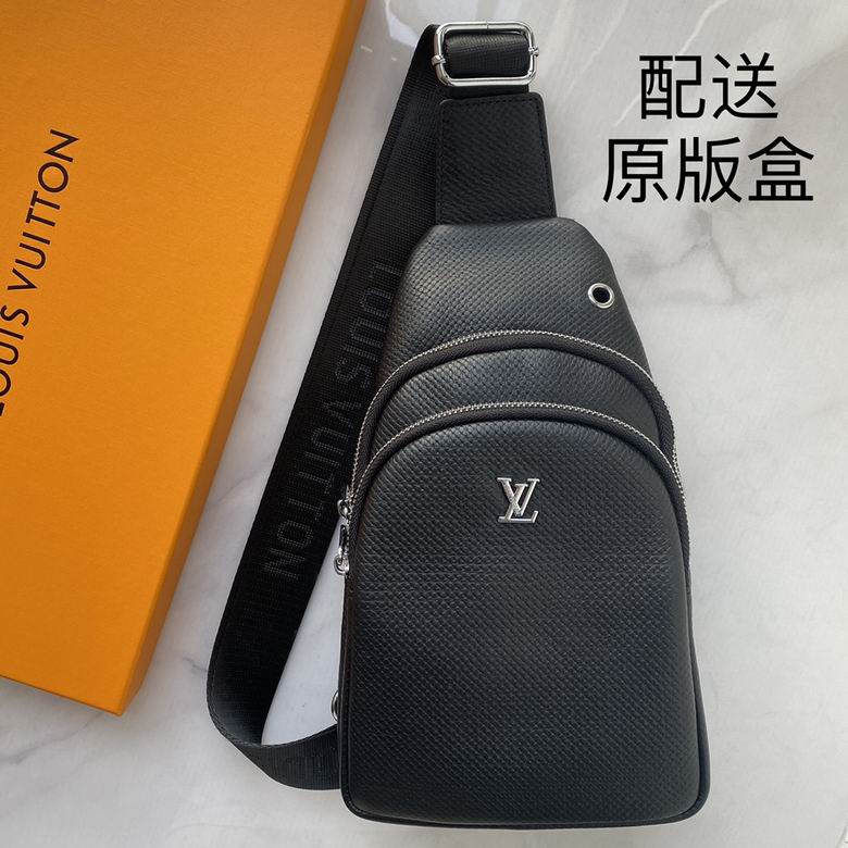 LV Chest pack 992023 29X17X6.5cm WP