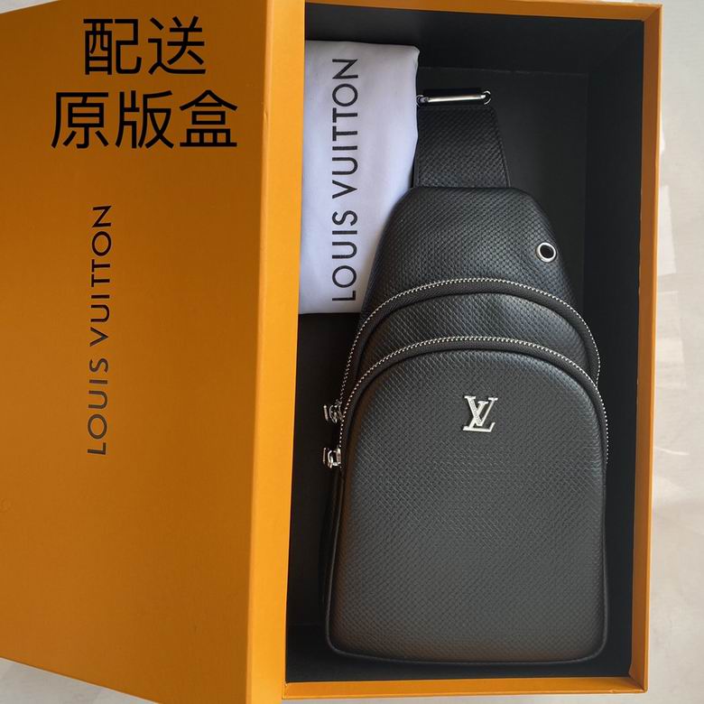 LV Chest pack 992023 29X17X6.5cm WP