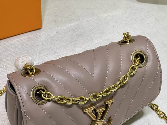 LV BAG New Wave M20687 21x12x9cm cs