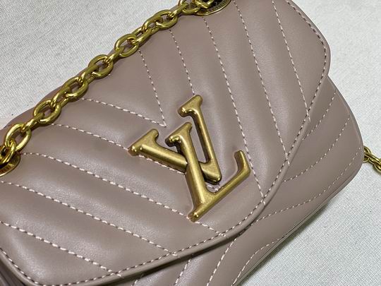 LV BAG New Wave M20687 21x12x9cm cs