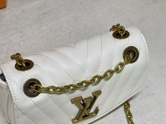 LV BAG New Wave M20687 21x12x9cm cs