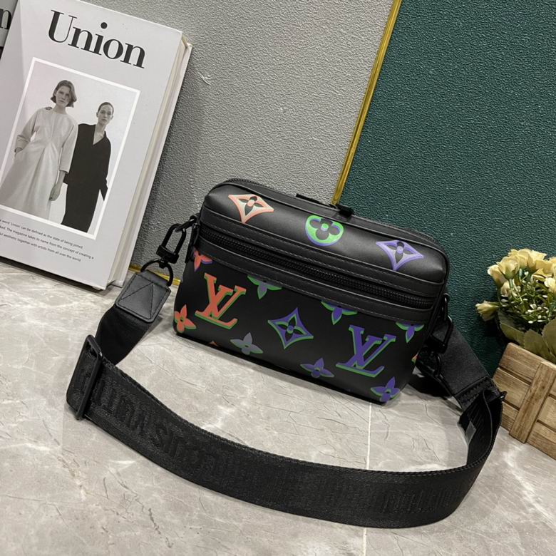 LV BAG Messenger bag M22495 21.5X14X7.5cm YG