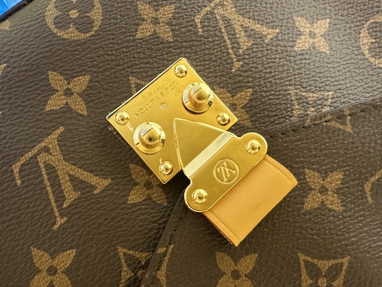 LV Bags Men M40781 32X36X14cm XM