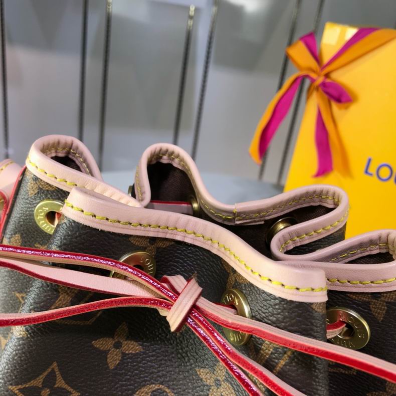 LV Bucket bag M40817