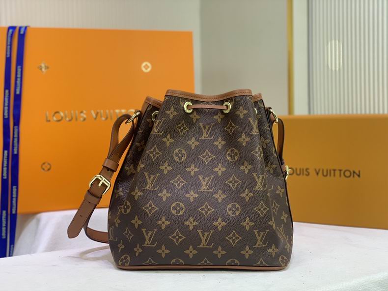 LV Bucket bag M42224