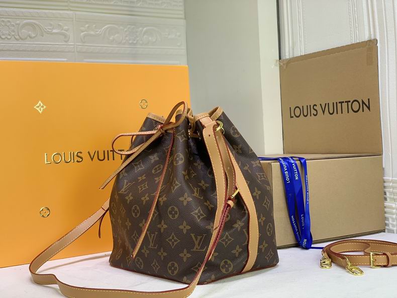 LV Bucket bag M4222401