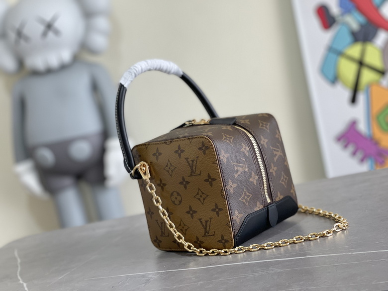 LV Bags Men M43589 16X16X16cm XM