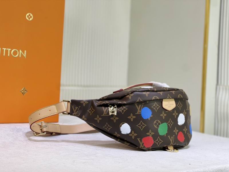 LV Chest pack Bumbag M43644 37x14x13cm ss