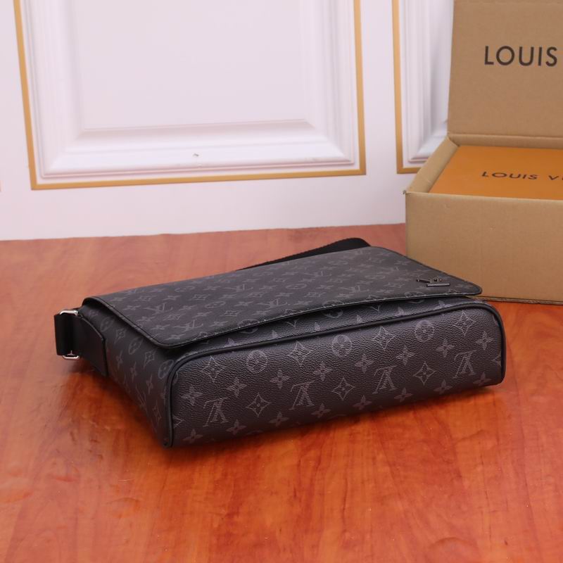 LV BAG District M44001 31x27x8cm ww