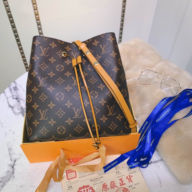 LV Bucket bag M44022