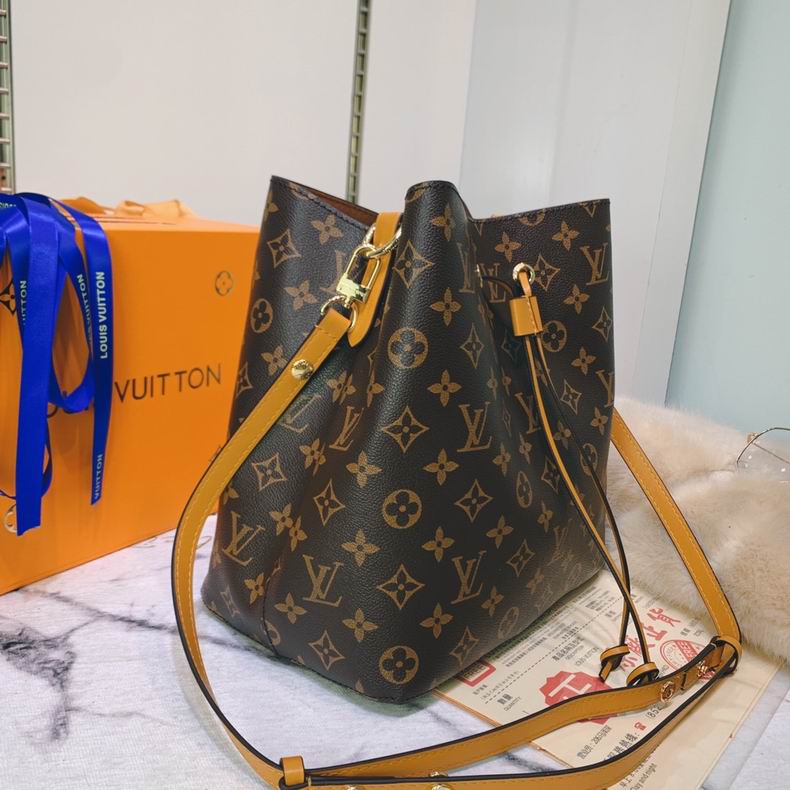 LV Bucket bag M44022