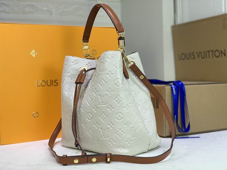 LV Bucket bag M44022013