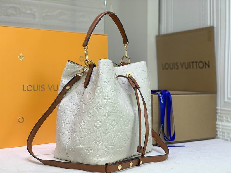 LV Bucket bag M44022013