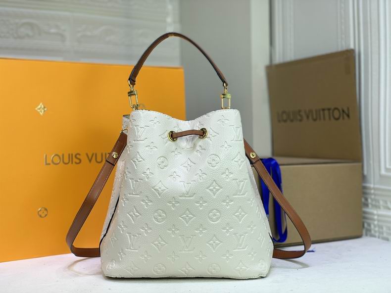 LV Bucket bag M44022013